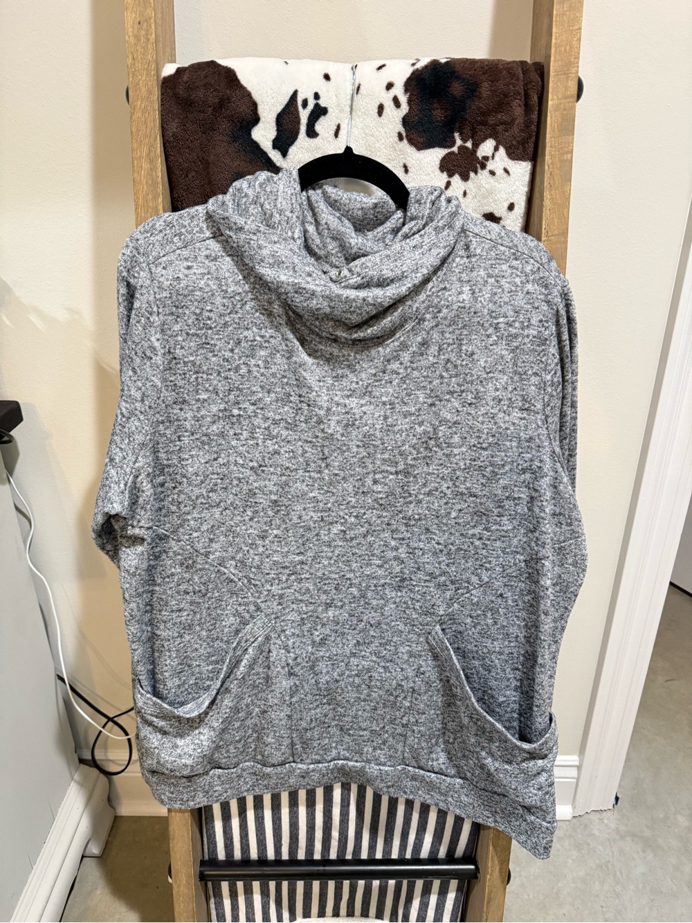 Old Navy Gray Heathered Cowl-Neck Sweater